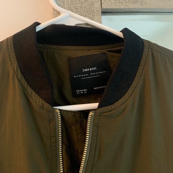 Zara bomber jacket with gold detail. - Picture 1 of 4